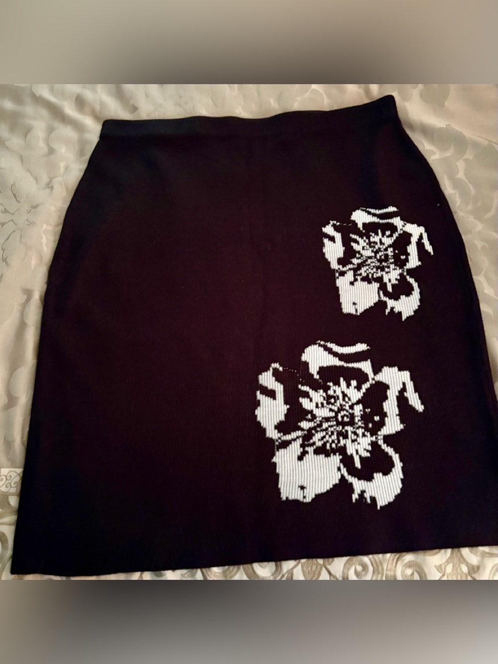 Knitted midi skirt, never worn